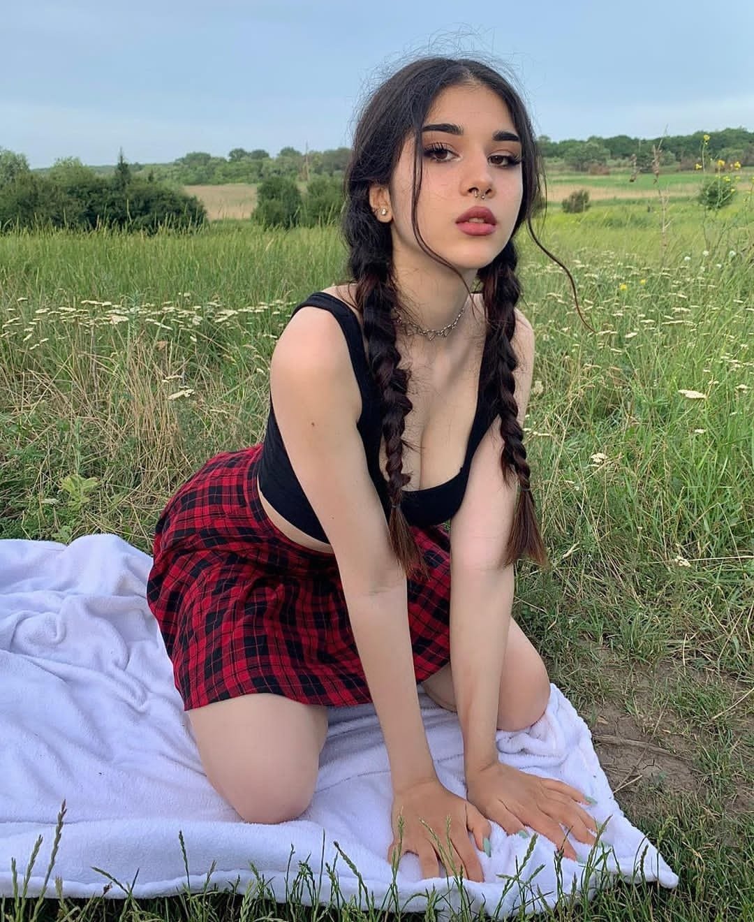 Diyarbakır Sevgiye Doymuş Kadın Escort Beyaz